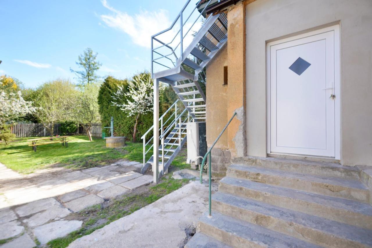 Apartmány Jevany Exterior foto