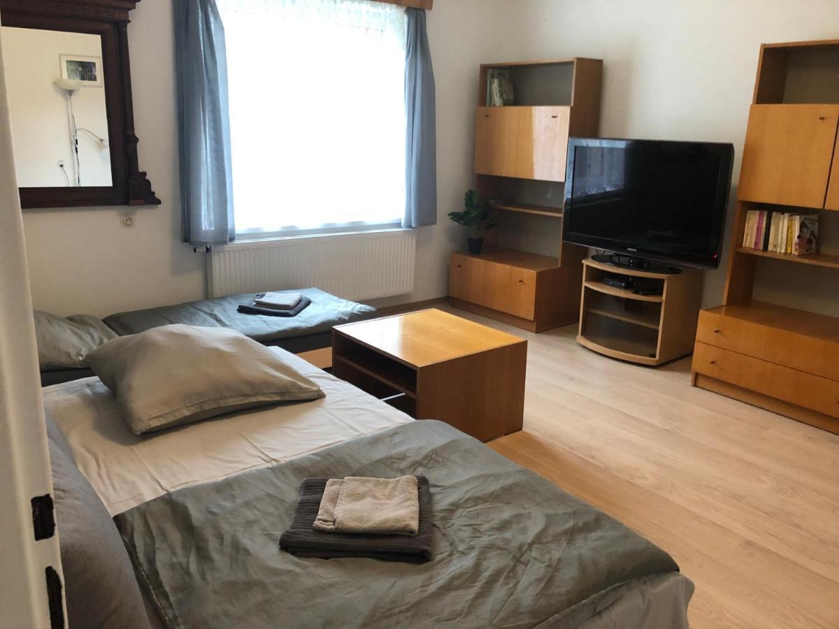 Apartmány Jevany Exterior foto